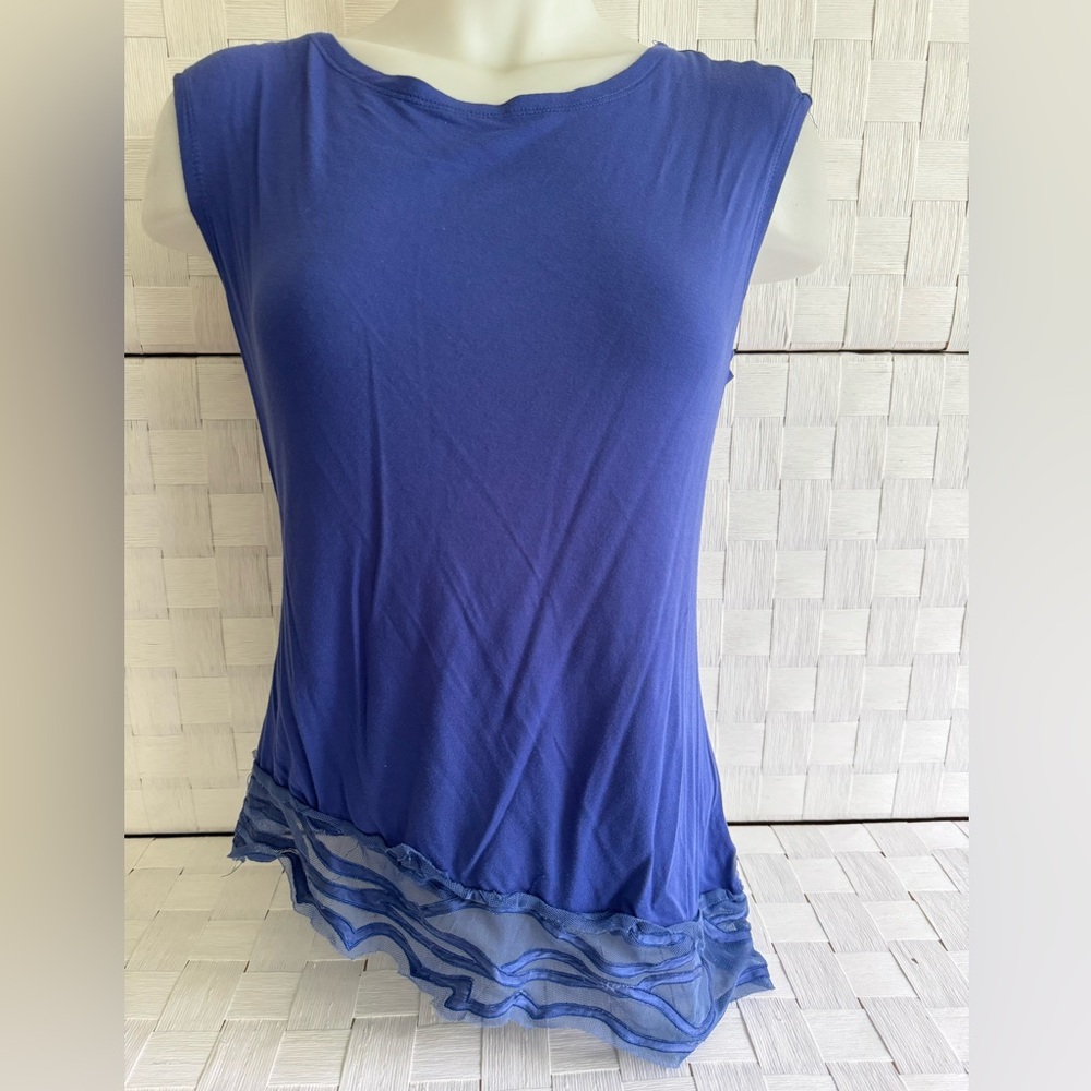 Bebe size S small purple short sleeve angled lace bottom hem asymmetrical